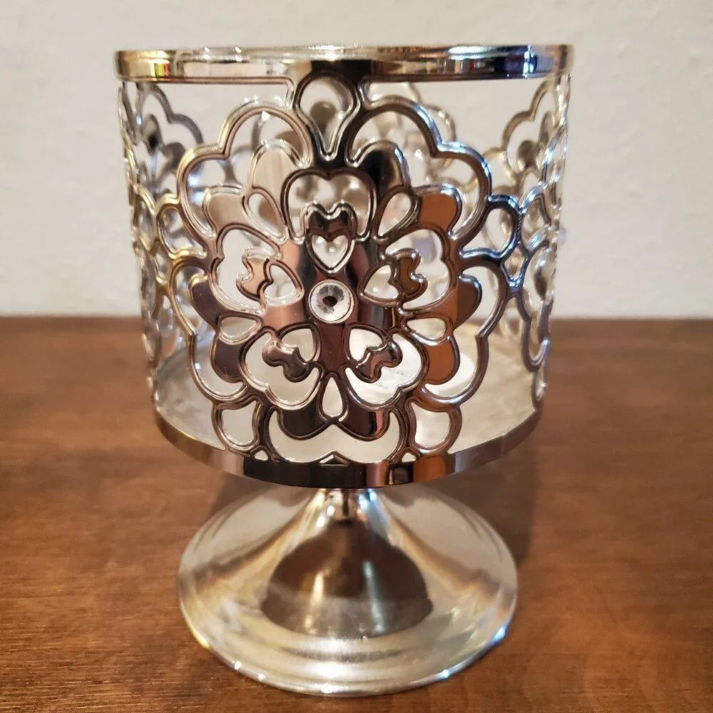 Bath & Body Works Flower Heart Gem Pedestal 3-Wick Candle Holder Sleeve